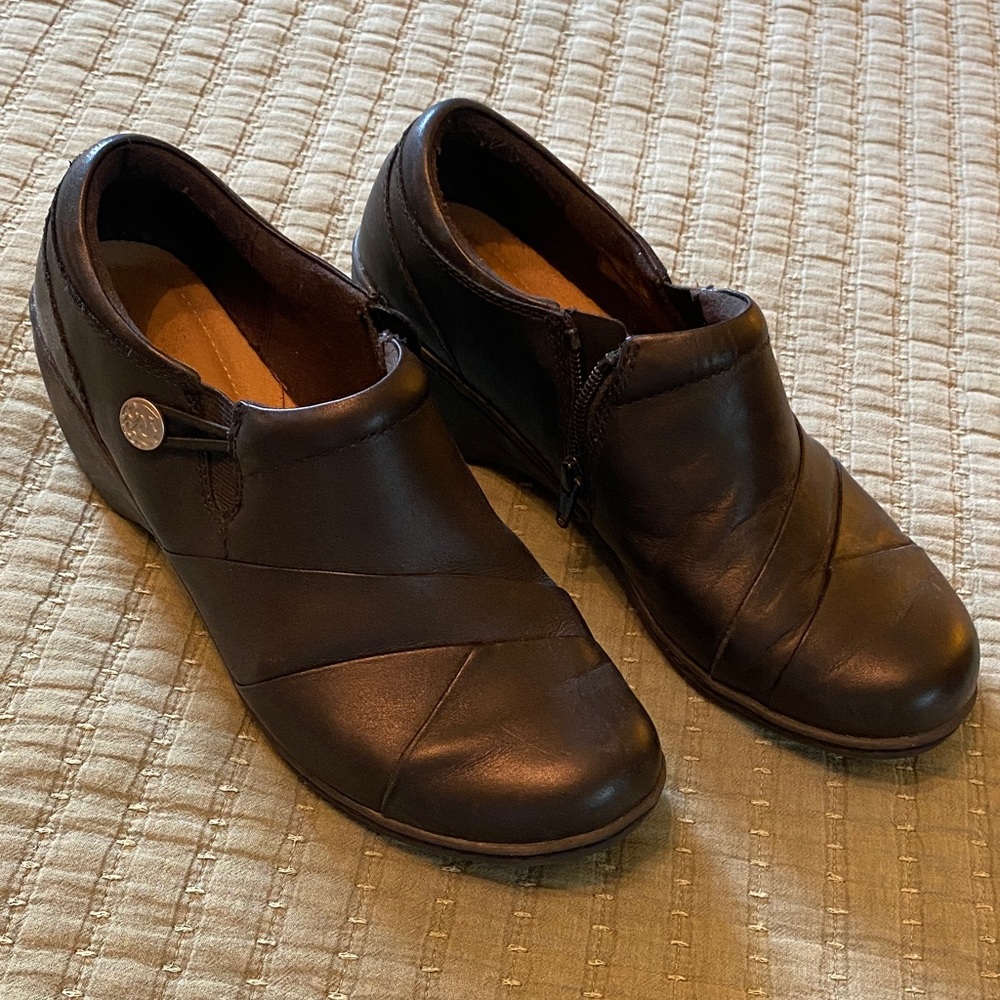 Clarks Women's Black Leather Loafers